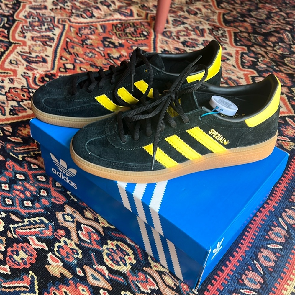 Adidas Men's HANDBALL SPEZIAL Black and Yellow Striped Sneakers